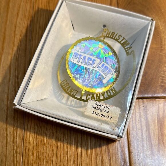 Vtg Laser Cut Gold Brass peace joy Holographic NIB - Picture 5 of 6